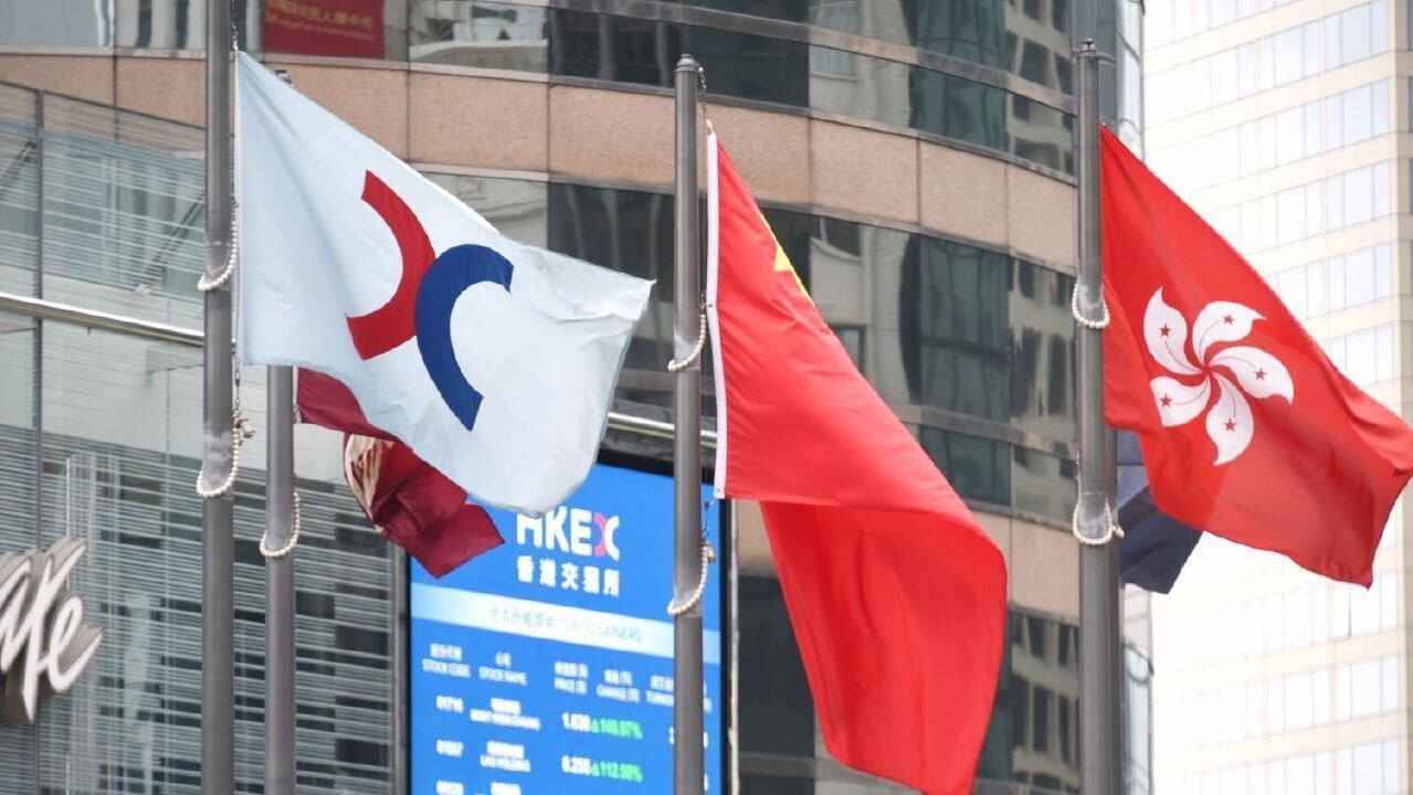 恒生指數高開123點，報26,971點。(資料圖片)